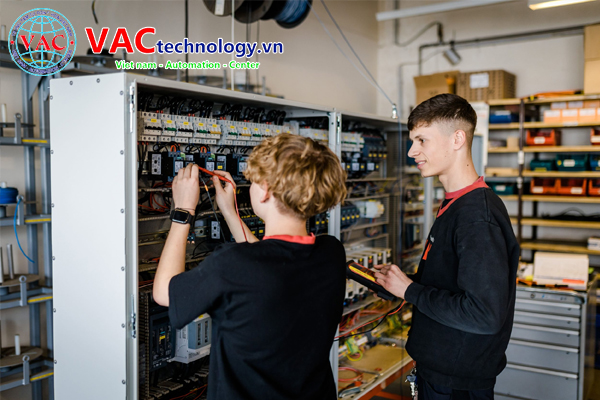 Dịch vụ thi công tủ điều khiển của VAC luôn cam kết